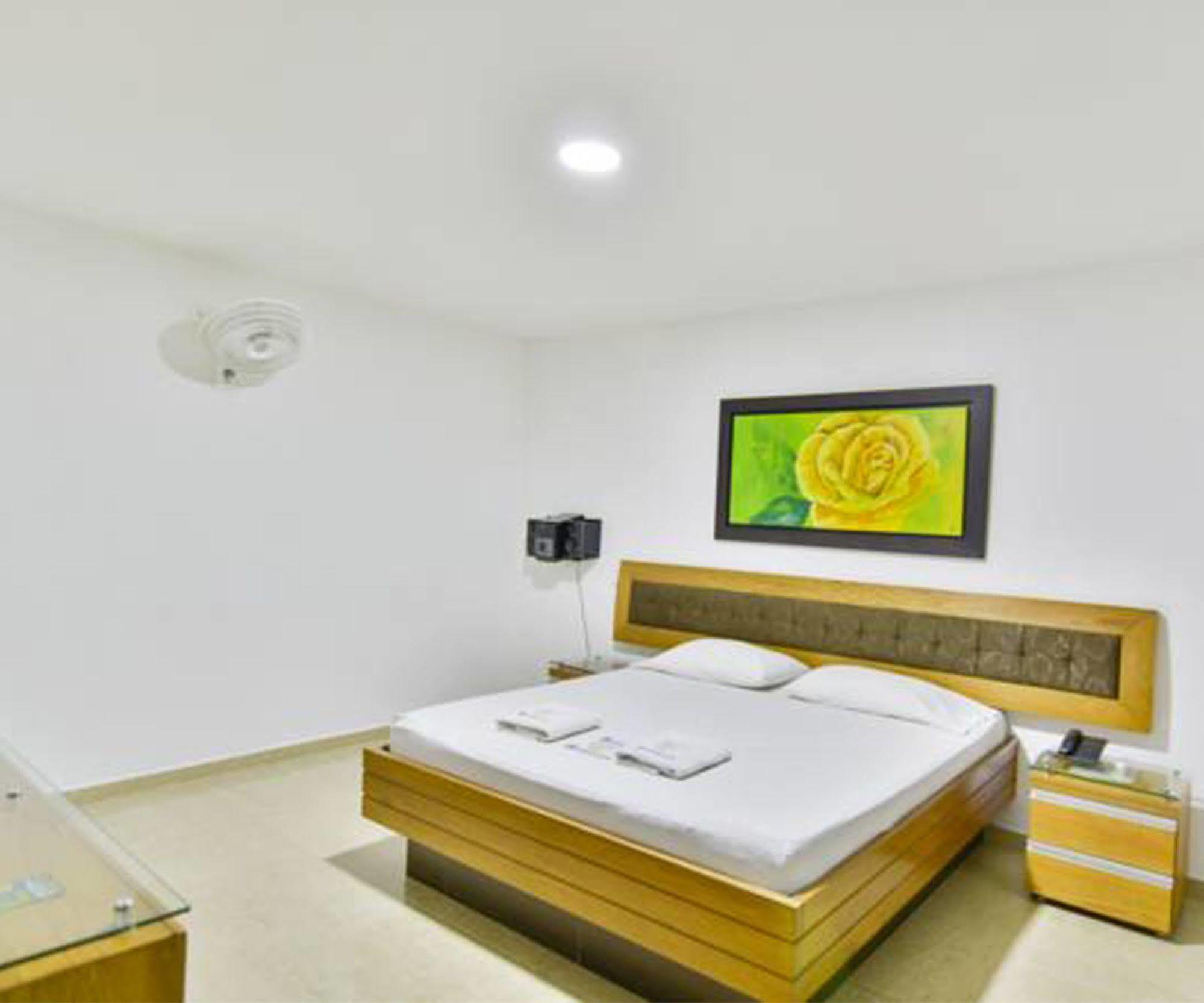 Monarca Hotel 3*